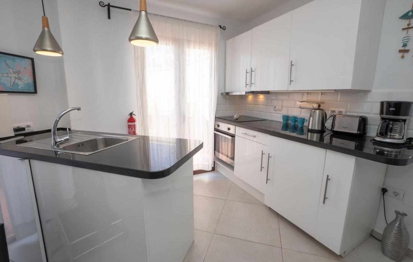 Capistrano Playa 712 Menyber Apartment Нерха Екстериор снимка